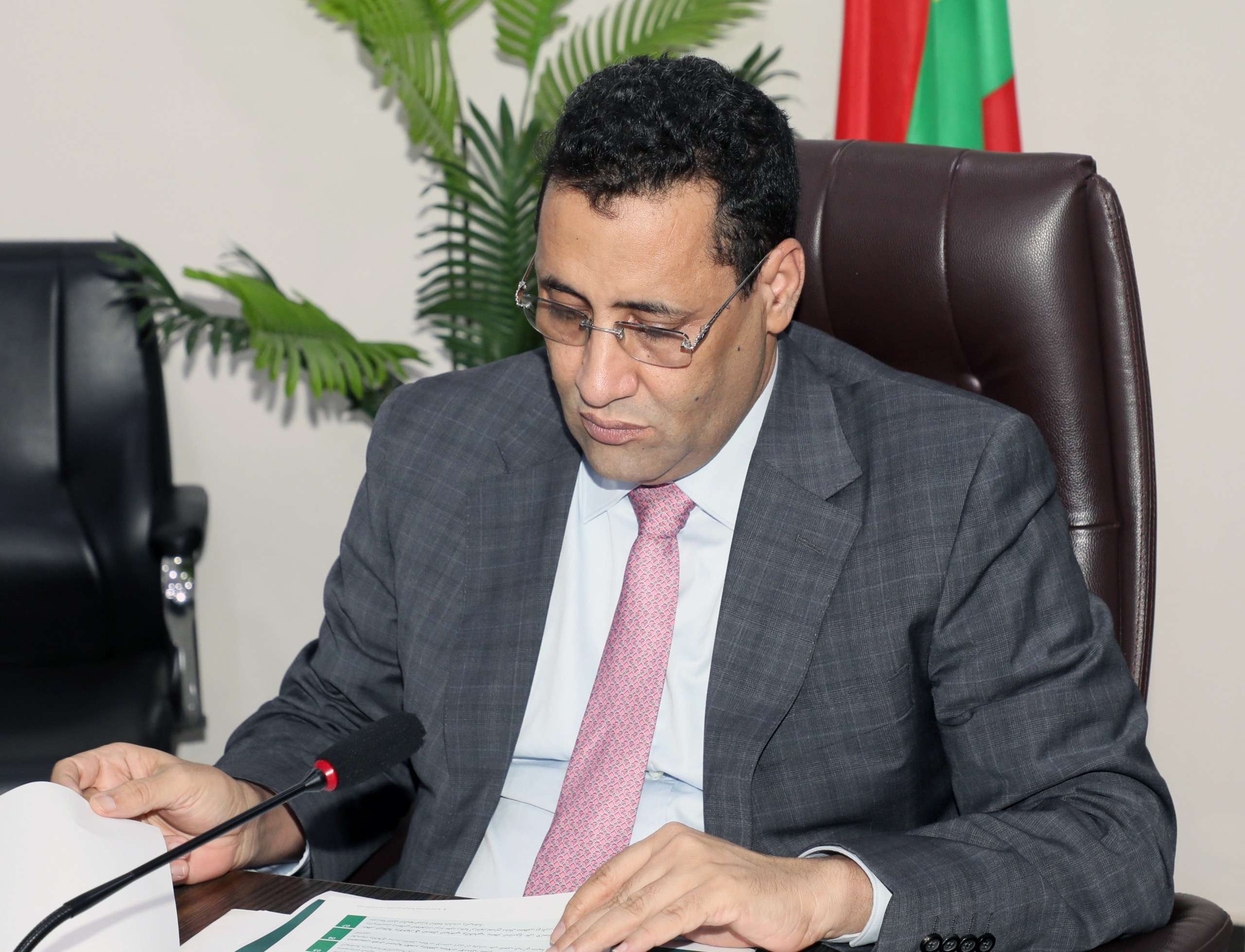 الوزير الأول يترأس اجتماعا وزاريا بشأن مشروع قانون لمكافحة القمار وألعاب الحظ والرهانات