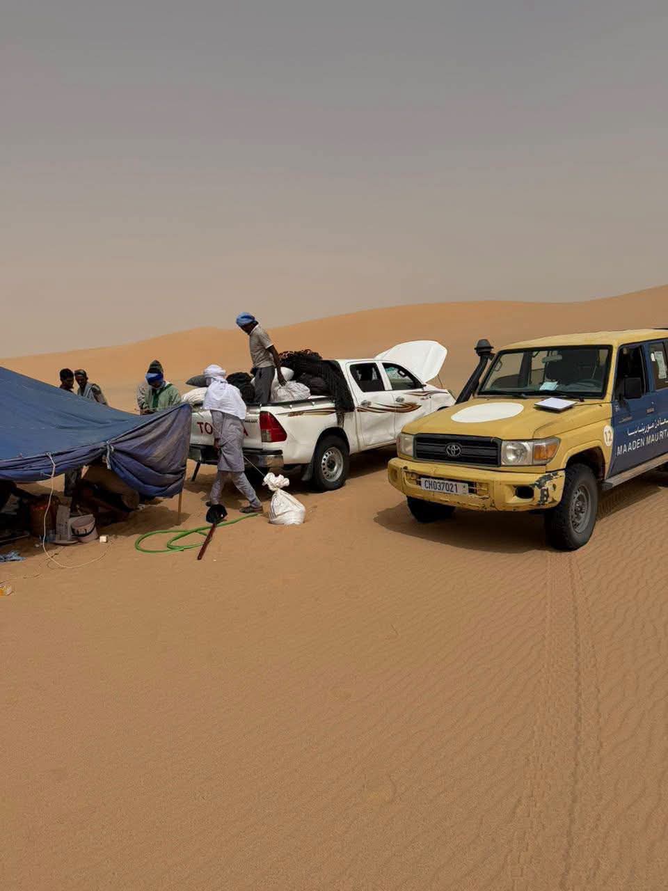 بعد ساعات من الترقب.. إنقاذ 6 منقبين علقوا في صحراء تيرس زمور