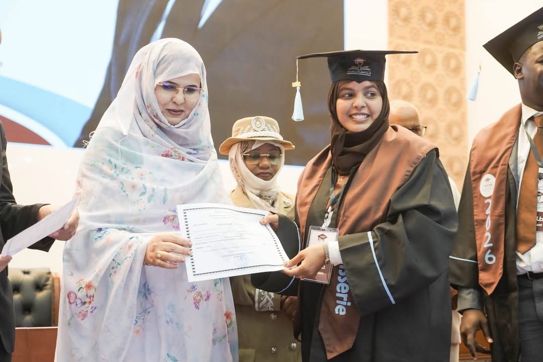 وزيرة التجارة والسياحة تشرف على تخرج الدفعة الثانية من المدرسة الوطنية لمهن السياحة