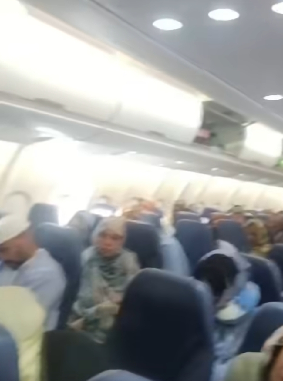 وصول الفوج الأول من حجاجنا الميامين إلى أرض الوطن...