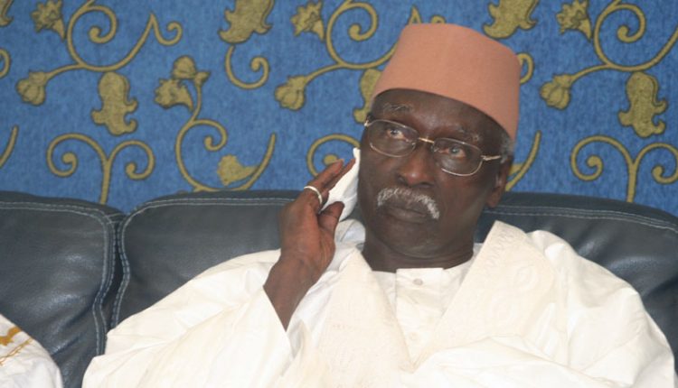  باباكر سي الملقب امباي سي منصور الخليفة العام الجديد للطريقة التيجانية في السنغال.