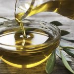 مفتاح الصحة وطول العمر.. "السر" في زيت الزيتون