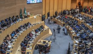 القمة الإفريقية تتجه للمطالبة بهدنة تمهد لإنهاء حرب السودان